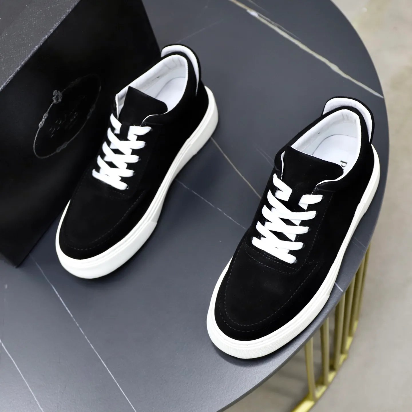 Ex-factory price: 460💰🙅‍♂️🙅‍♂️🙅‍♂️ Brand: PRADA Standard code: 38–44 (45 can be customized) Grade: Same as the official website Material: Original cowhide fabric Comfortable pigskin lining Lightweight wear-resistant outsole Style category: Men's fashionable casual shoes and boots Running sneakers Distinguished luxury brand elements Top luxury Color: actual picture color
